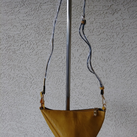 Draw string Tassel handbag set 12.75(L)X6.50(W)X12 - Picture 7 of 8